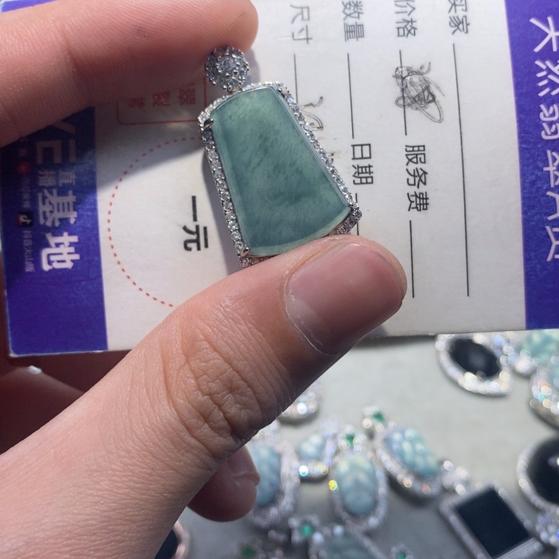 翡翠项链未镶嵌翡翠