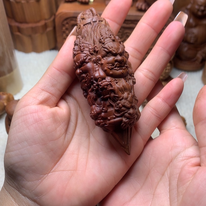 檀香木其他老山檀香手把件瑕疵