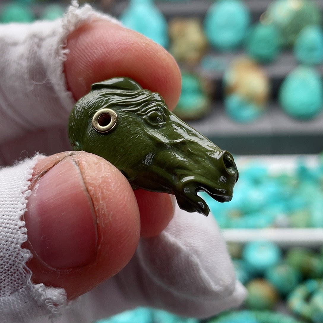 绿松石未镶嵌颈饰