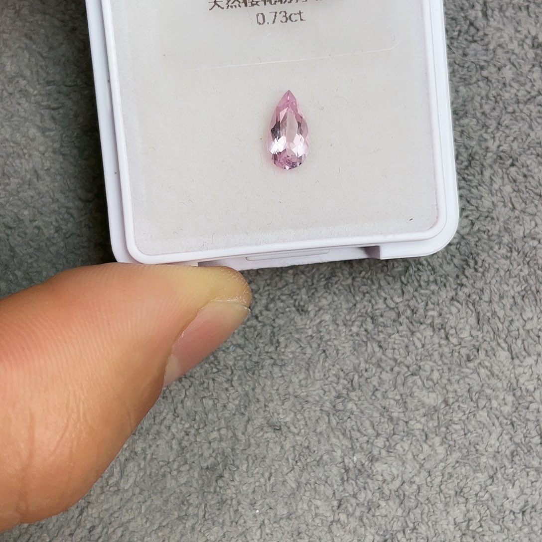 绿柱石（摩根石）裸石未镶嵌0.73Ct。