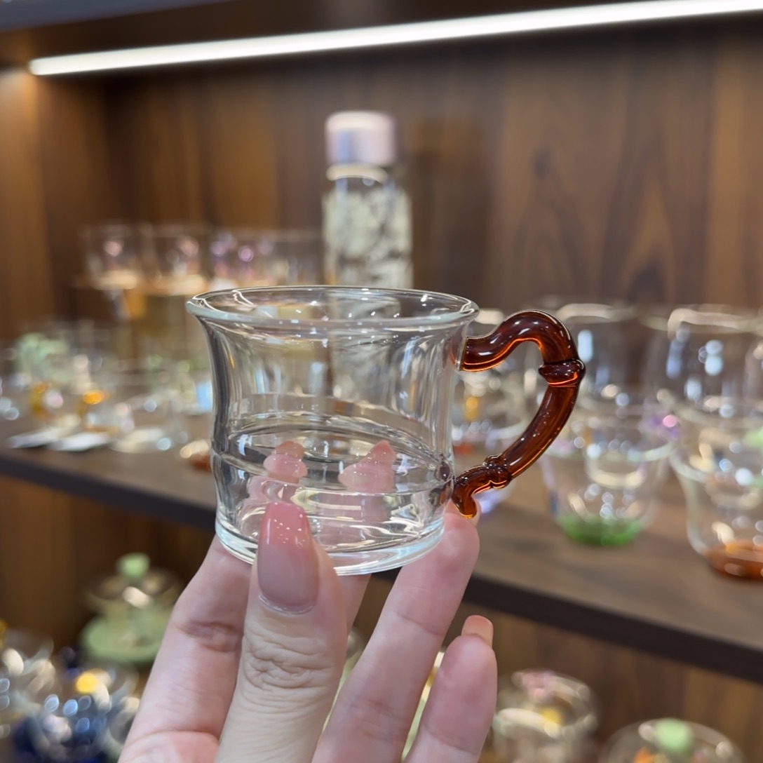 禾器君潋杯琥珀色。。。