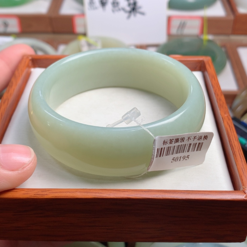 【闪购商品】和田玉手镯未镶嵌55.6