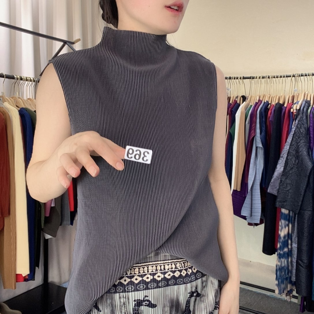 灰色小牙签高领背心369