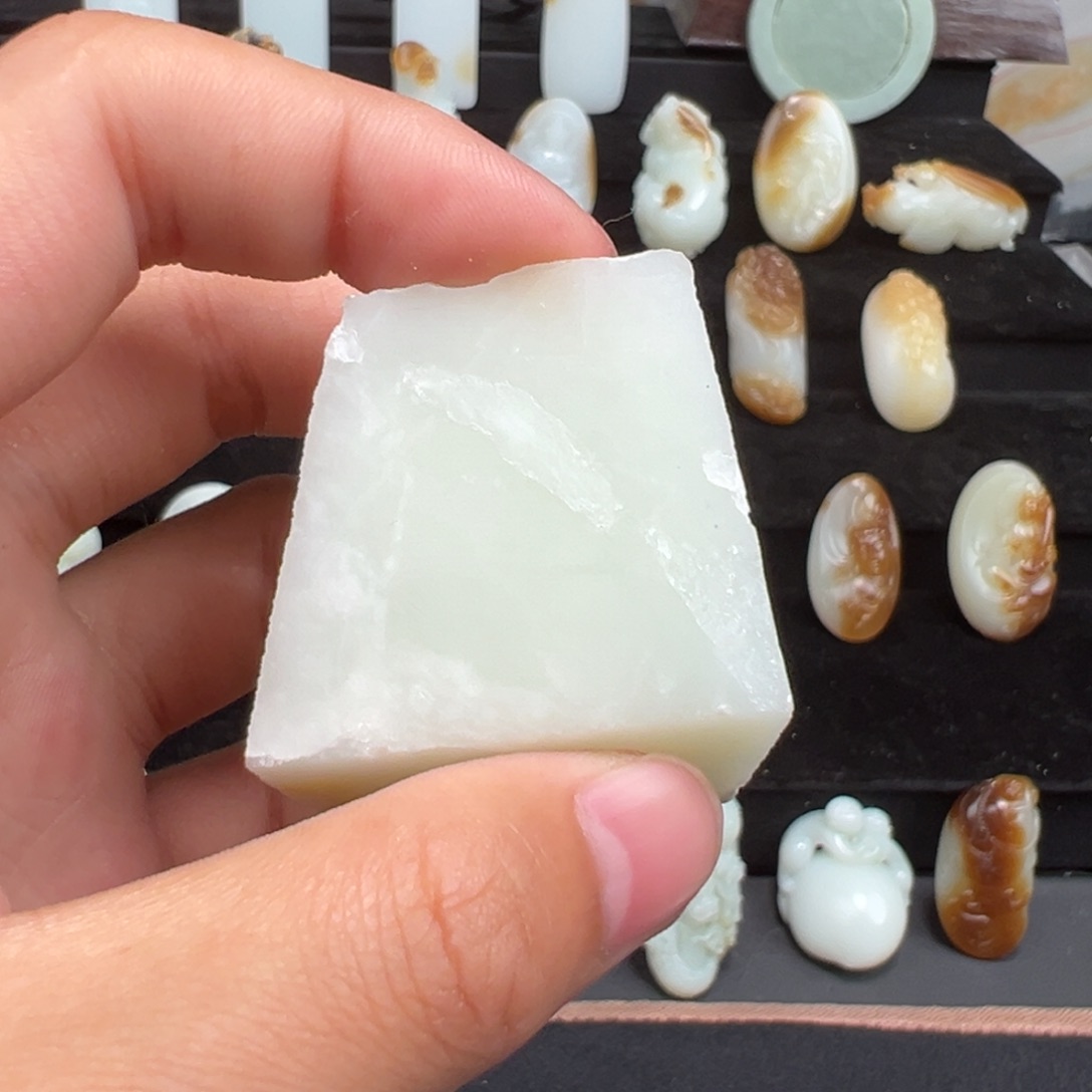 和田玉未镶嵌颈饰米达