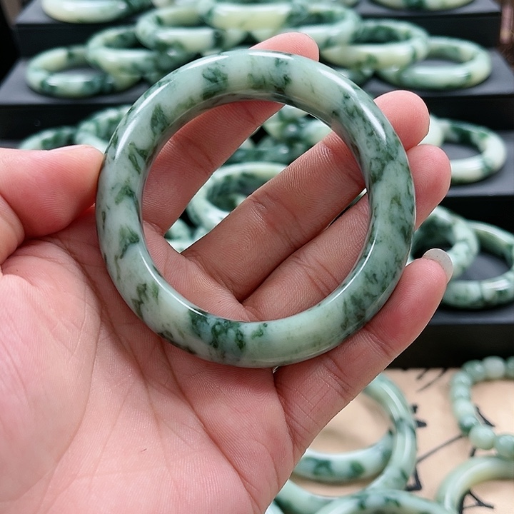 【闪购商品】透闪石-蛇纹石玉手镯未镶嵌乌**玛