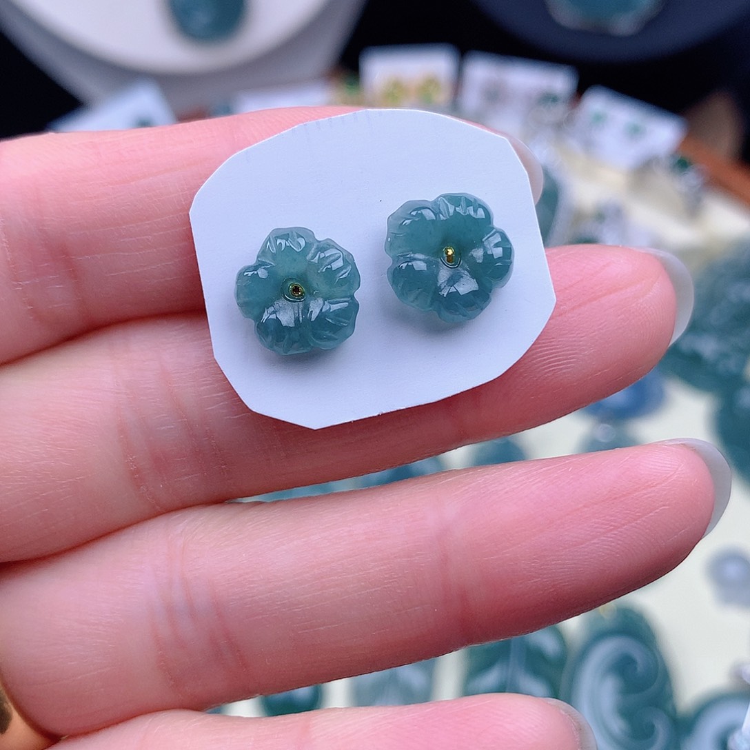 翡翠颈饰未镶嵌吊坠