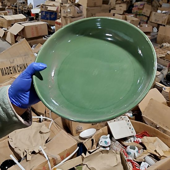 摆件盘子碗茶壶啥都有