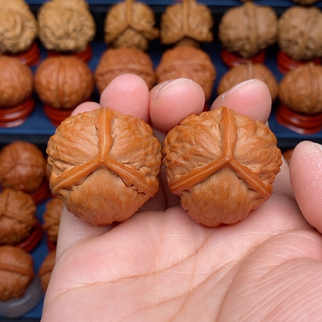 把件文玩核桃手捻野生精品奔