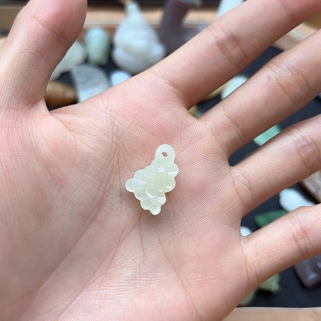 和田玉颈饰未镶嵌桃*飞