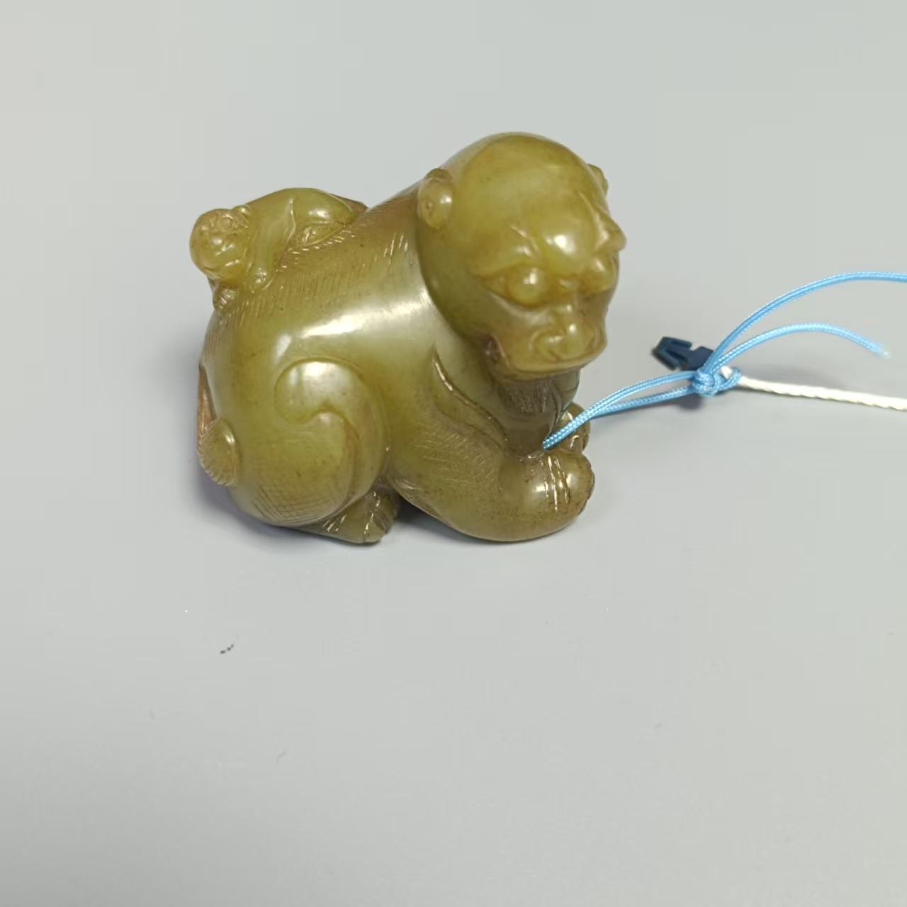 清代和田玉黄玉瑞兽