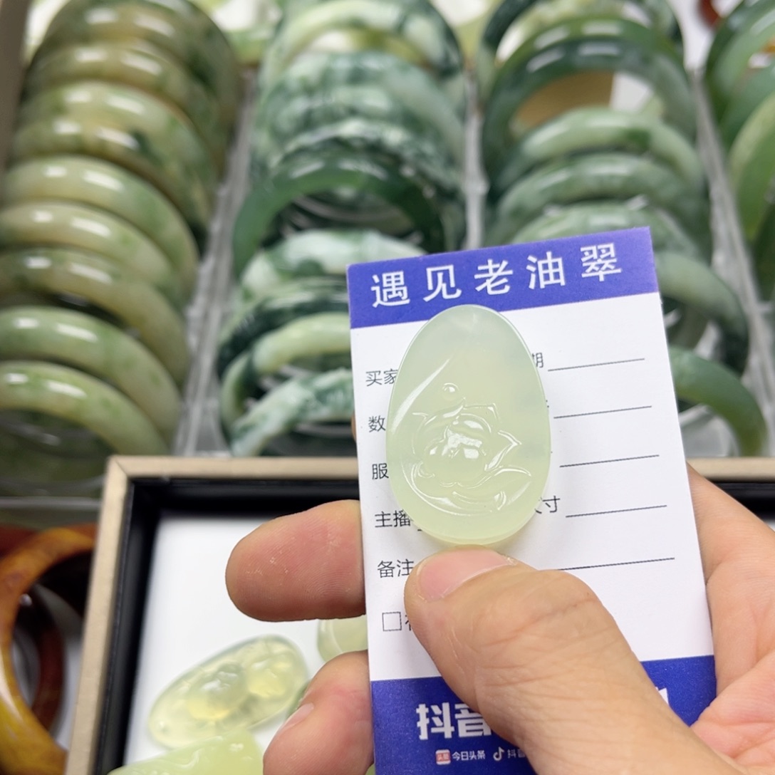 透闪石-蛇纹石玉手镯未镶嵌