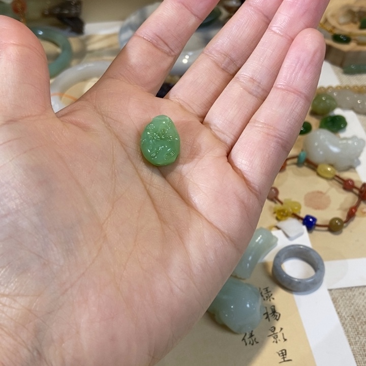 琥珀未镶嵌颈饰这个