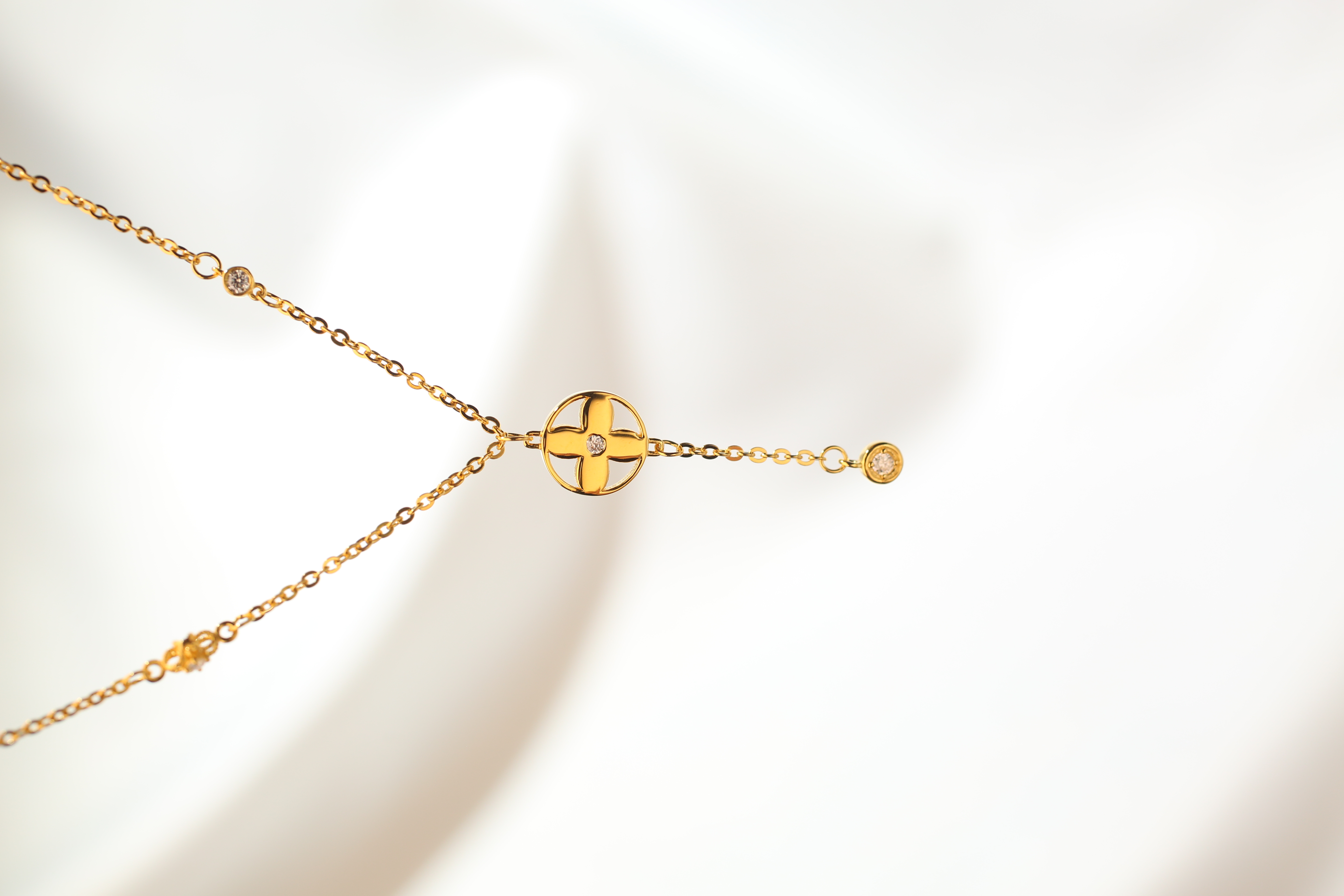 Pt950铂金黄圆盘老花提溜套链