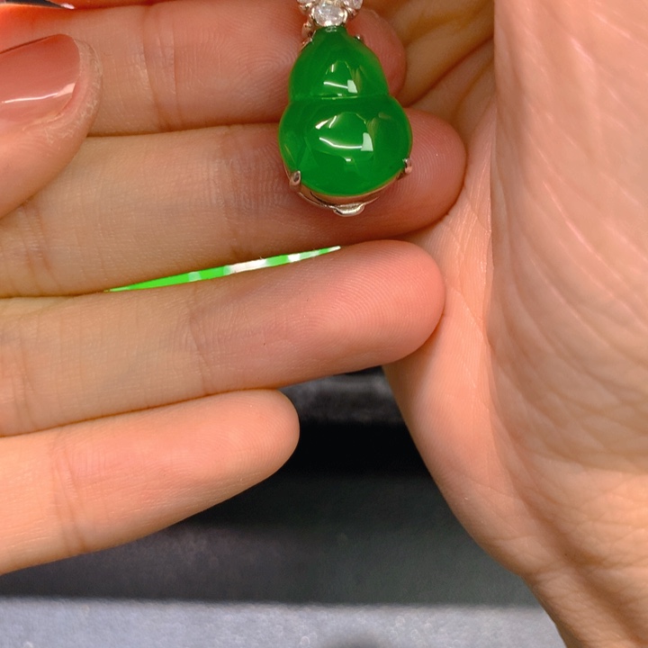 翡翠银S925镶嵌颈饰一个