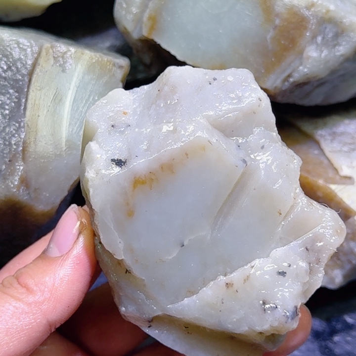 和田玉未镶嵌珠宝半成品