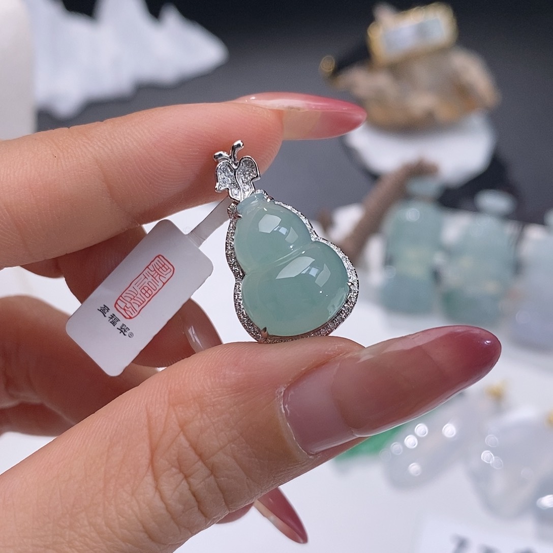 翡翠吊坠(不含链)18K金镶嵌