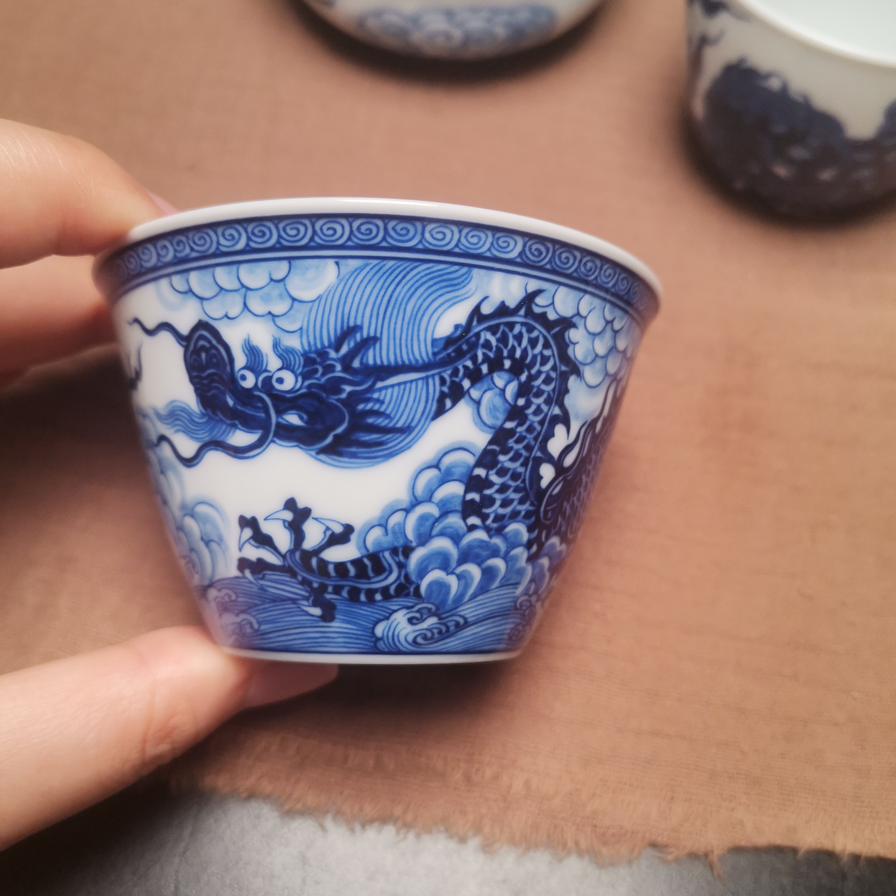 景德镇手绘穿云龙小冰桶杯