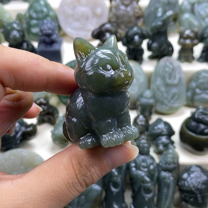 陈***亲颈饰未镶嵌和田玉