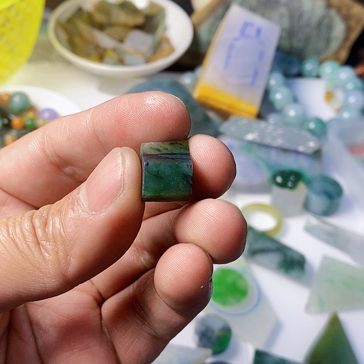 往***尘翡翠散珠天然翡翠工费