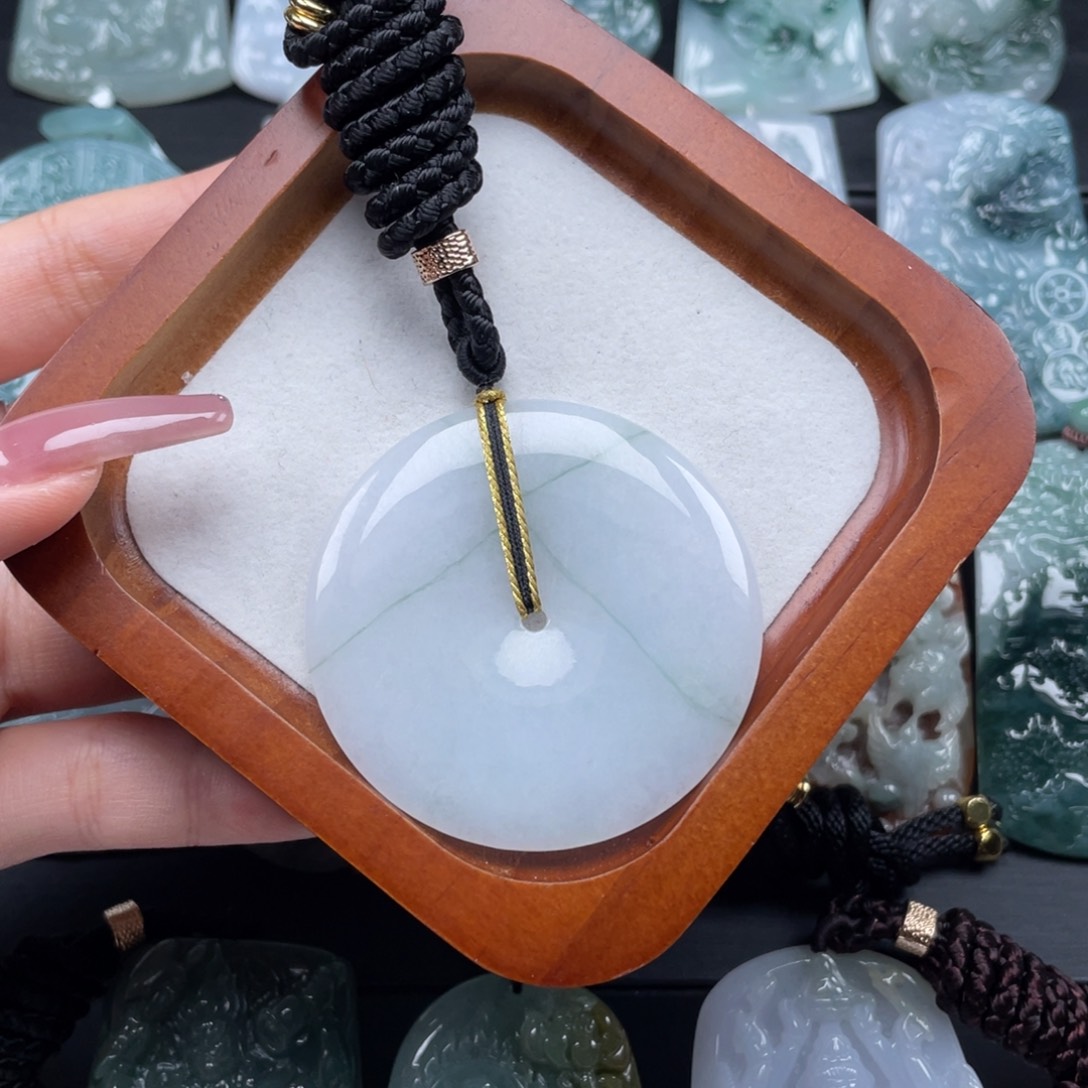 翡翠未镶嵌颈饰平安扣