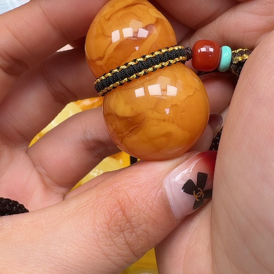 琥珀未镶嵌裸石悠悠