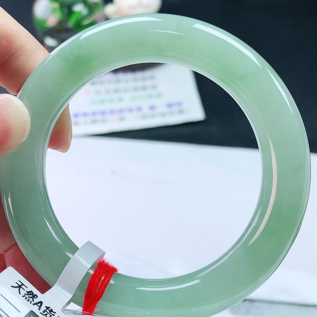 翡翠手镯未镶嵌54胖