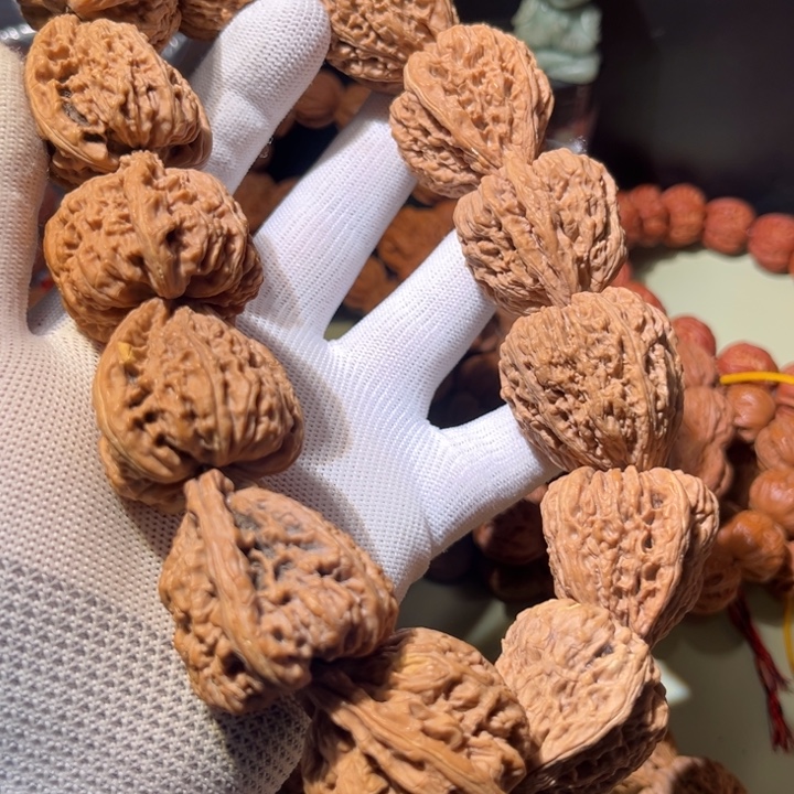 歪***）手串文玩核桃…………