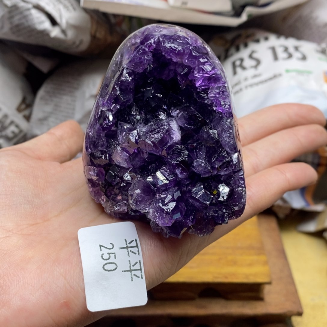 紫晶乌拉圭未镶嵌