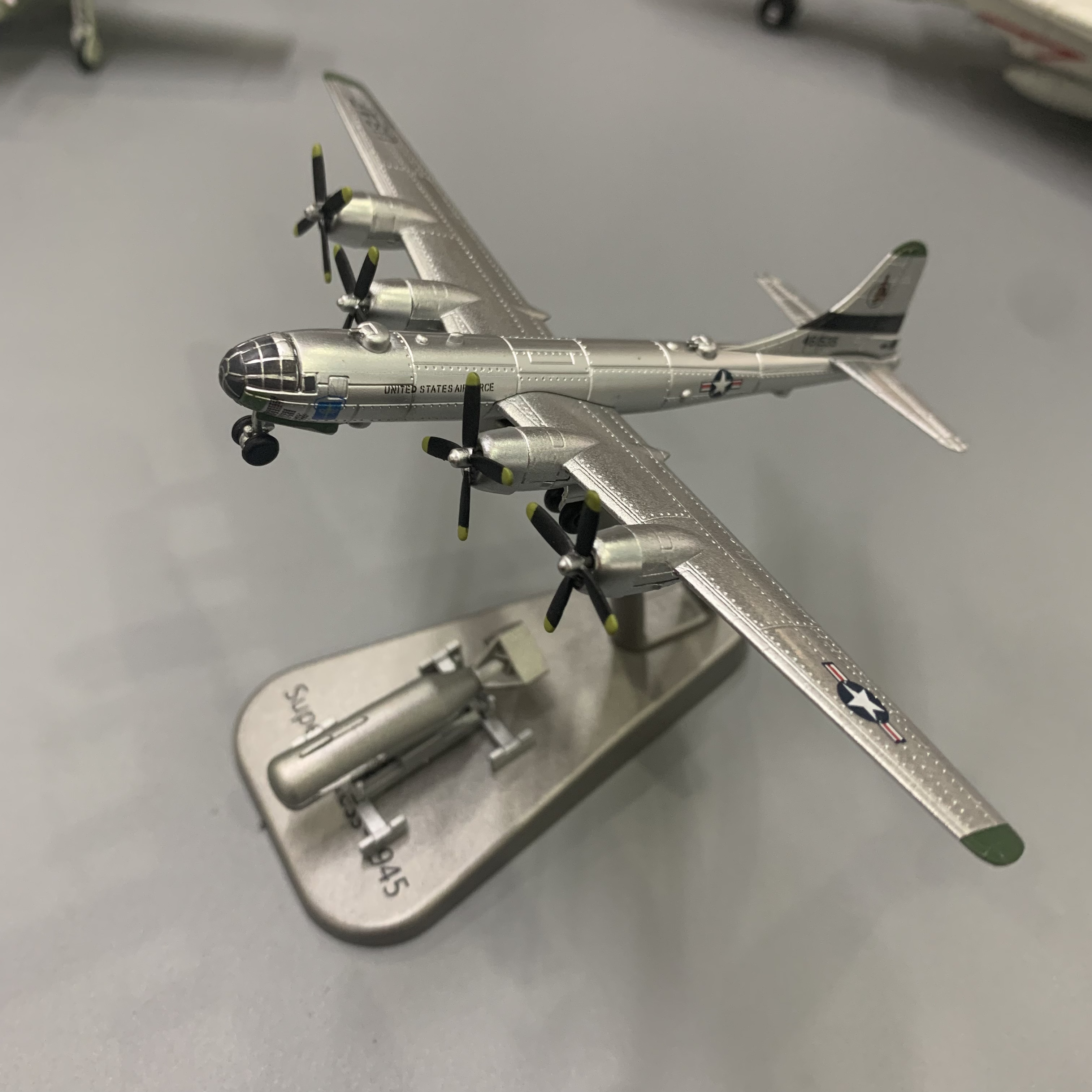 〖B29轰炸机飞机模型〗1:300比例，合金+ABS工程塑料材质