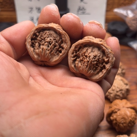 文玩核桃把件聚宝盆