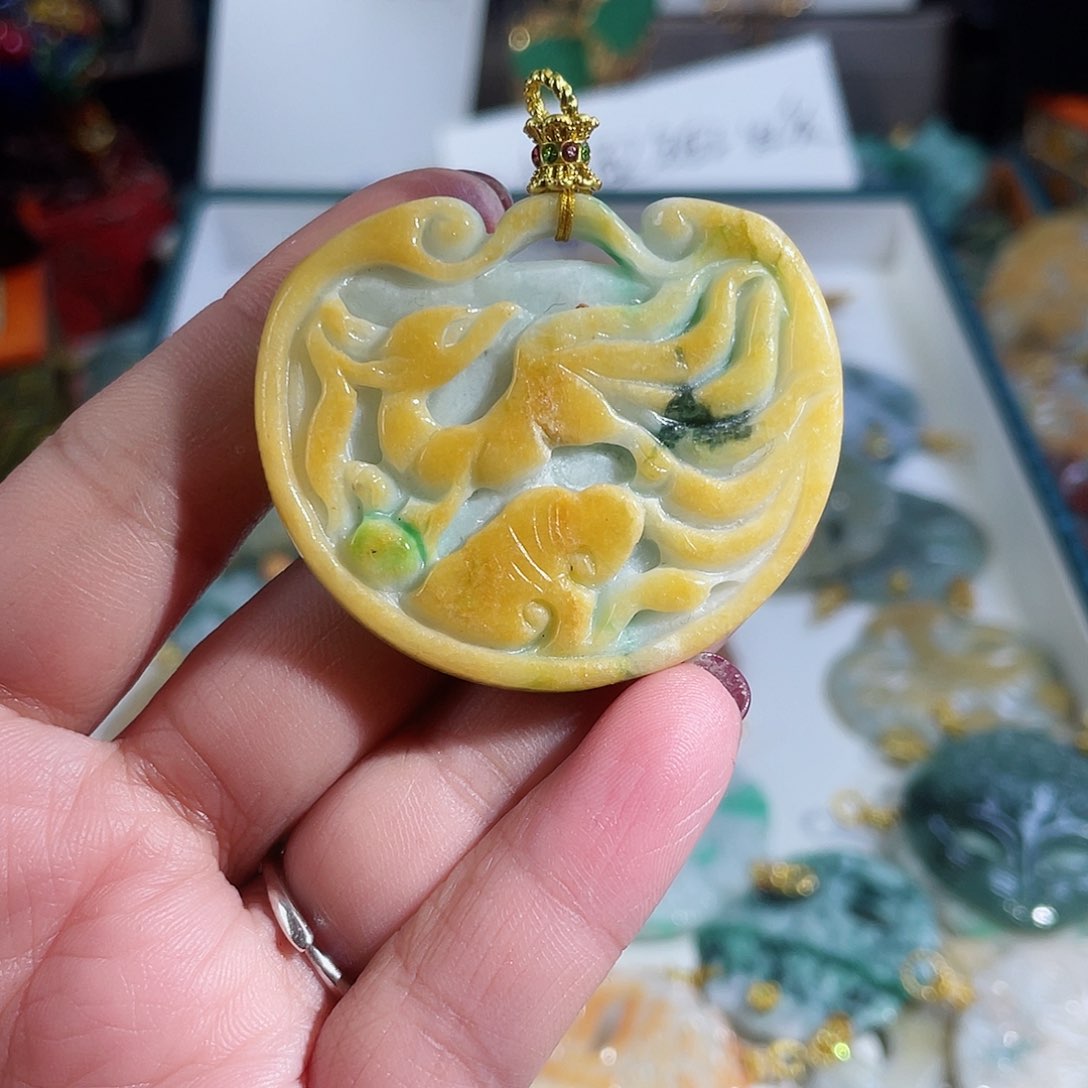 翡翠颈饰未镶嵌翡翠黄翡狐狐