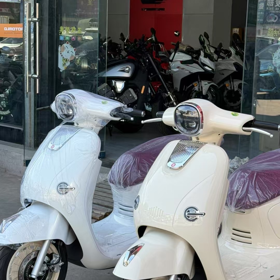 破界小河豚150水冷复古踏板车摩托车