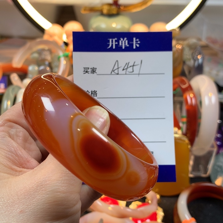 应***定玛瑙/玉髓未镶嵌手镯