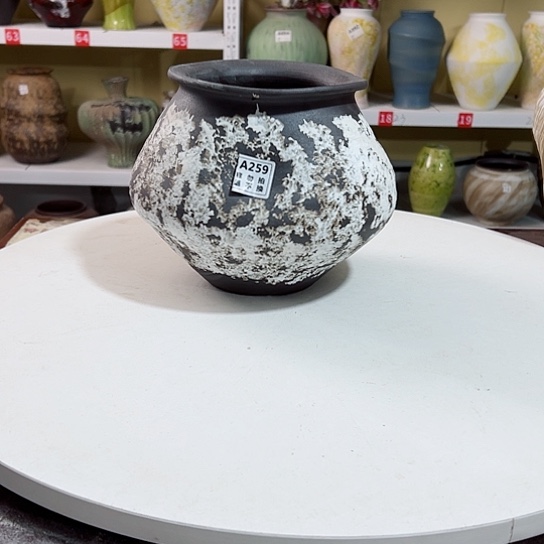 瓶高20口14。陶瓷精品摆件。259