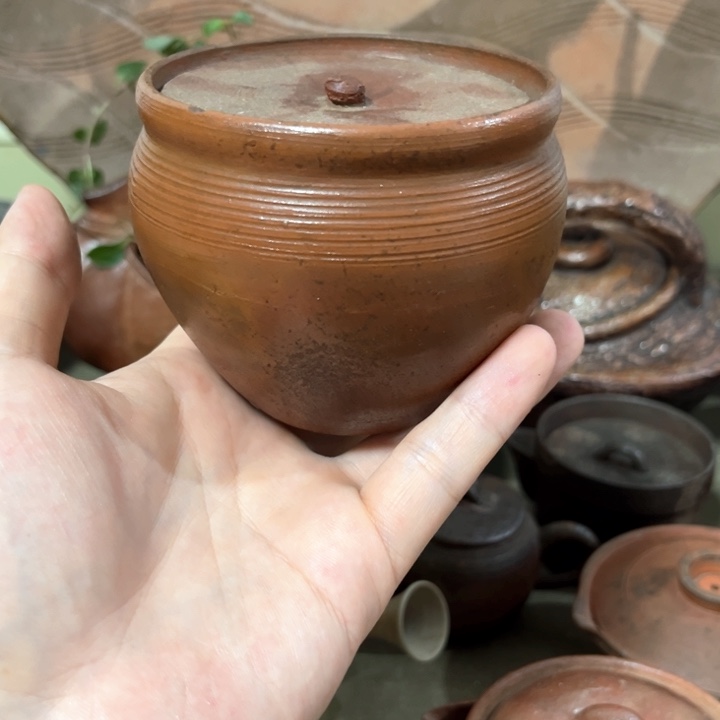 瓷片备前。        茶入