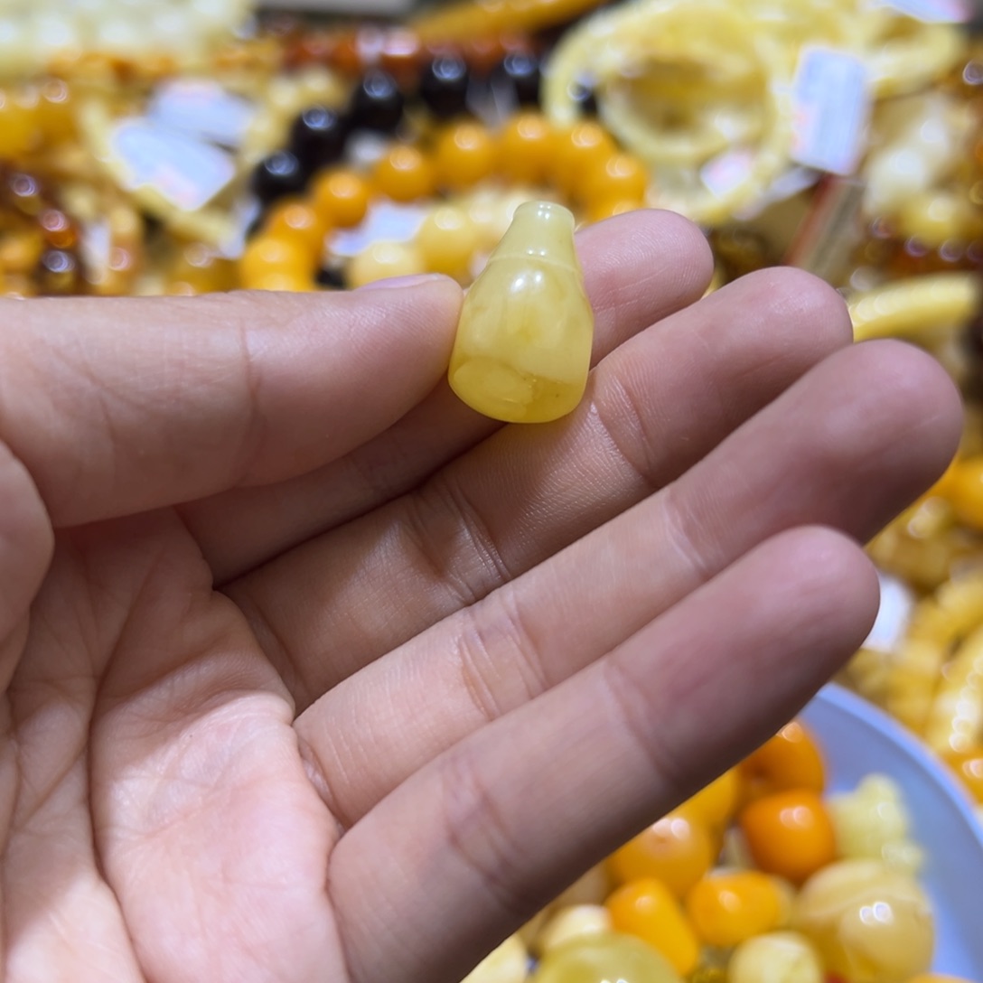 琥珀珠宝奇石未镶嵌