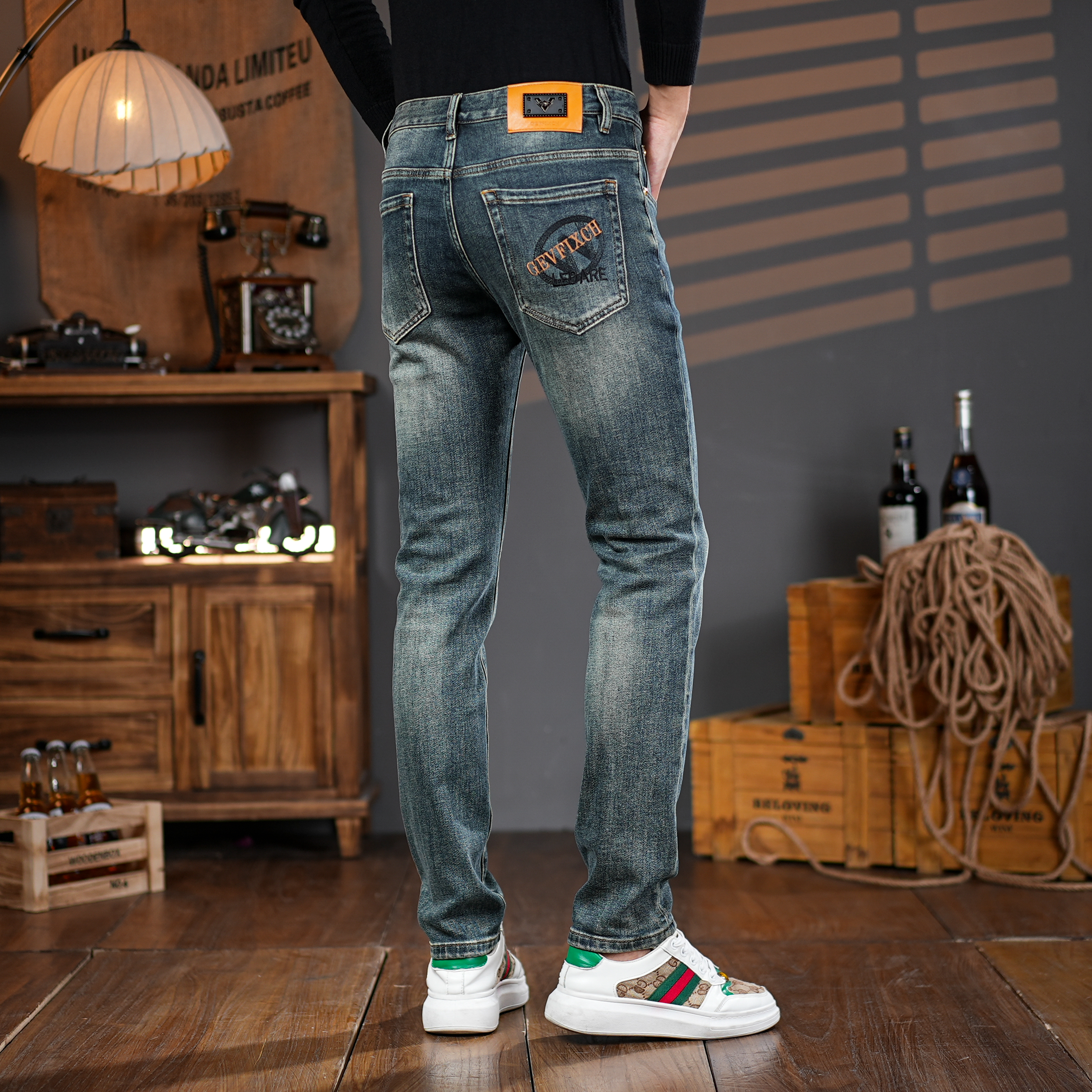 秋季新款牛仔裤男士潮流时尚个性刺绣弹力修身小脚牛仔裤男裤子