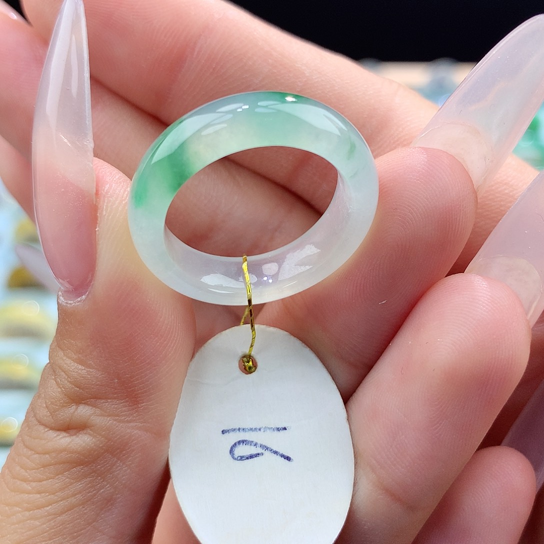 翡翠戒指未镶嵌16圈