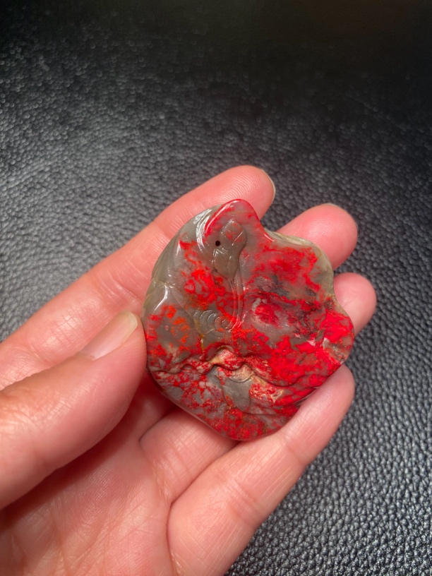 昌化鸡血石牛角地玉石软底精品挂件血色鲜艳质地细腻