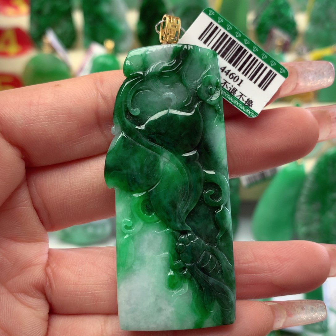 翡翠颈饰18K金镶嵌翡翠