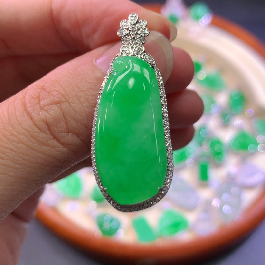 翡翠18K金镶嵌吊坠(不含链)