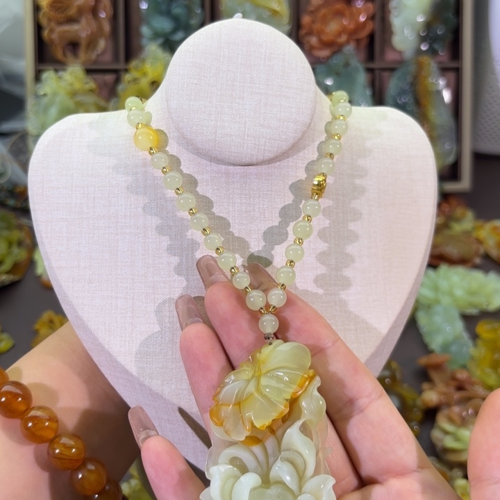 未镶嵌蛇纹石玉颈饰