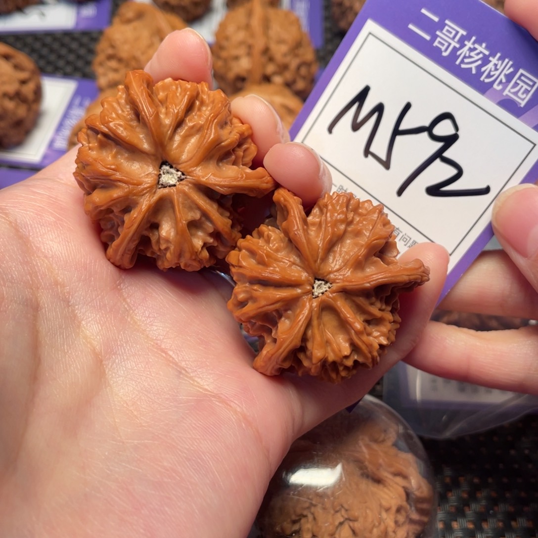 桃核把件M592号三棱40