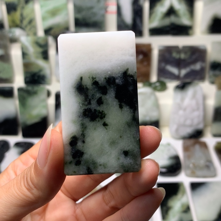 独山玉未镶嵌颈饰