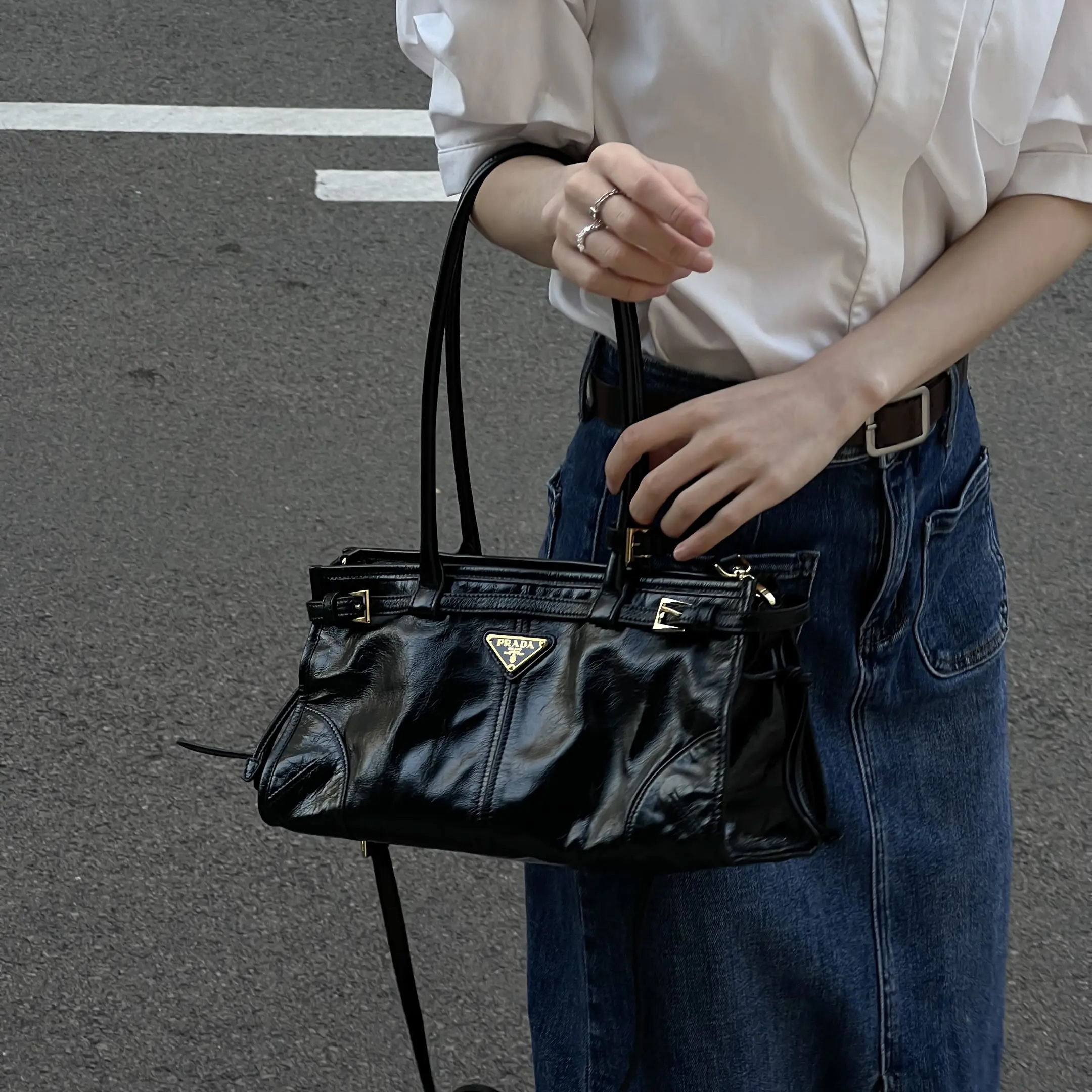 99新 Prada/普拉达 5231 黑金油蜡皮soft lux单肩斜挎包中号