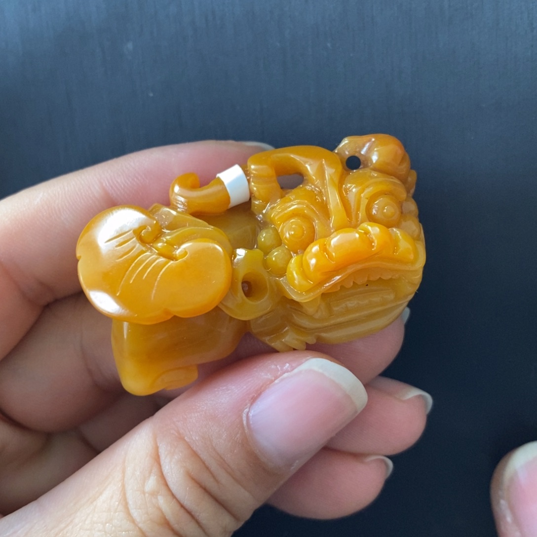 石英质玉（黄龙玉）颈饰未镶嵌