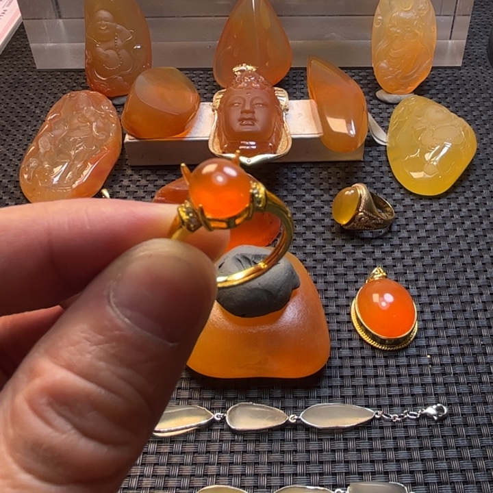 余***石英质玉未镶嵌旦面