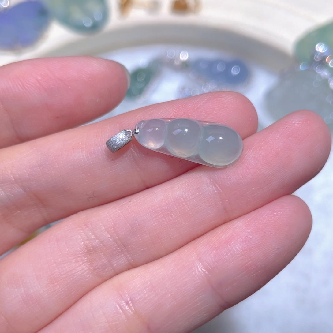 翡翠18K金镶嵌颈饰翡翠