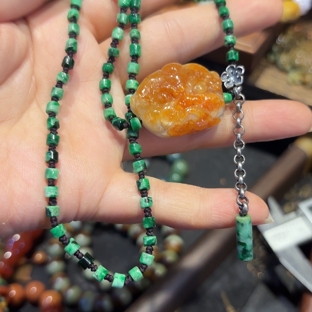 翡翠未镶嵌颈饰我