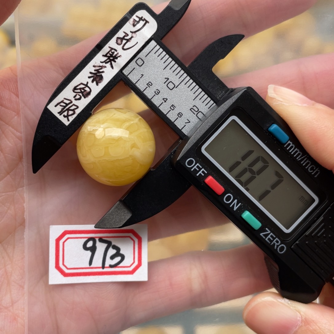 未镶嵌蜜蜡裸石雄*